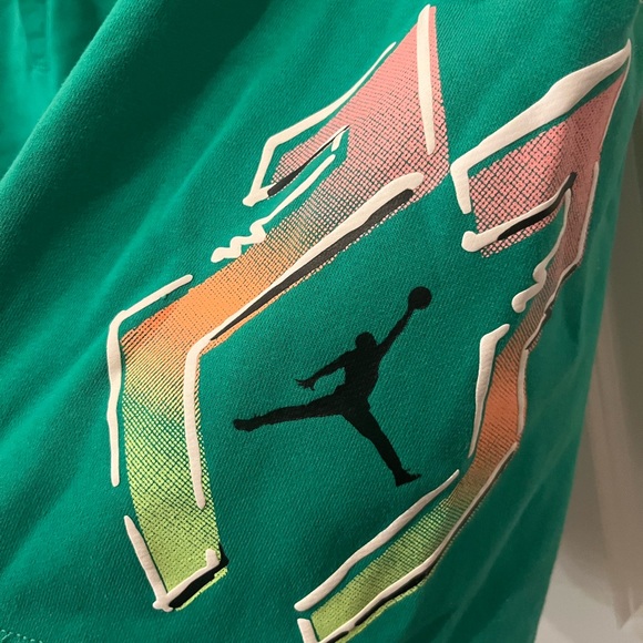 Air Jordan Men’s Green Shorts - Picture 3 of 3